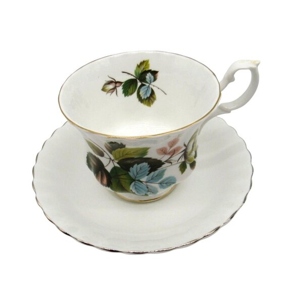 ROYAL ALBERT Chantilly Bone China Teacup And Saucer Leaf Pattern England Vintage - Picture 1 of 11